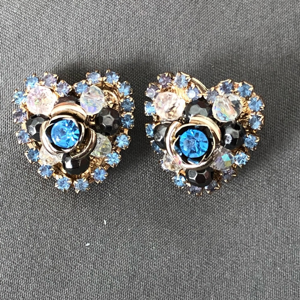 Betsey Johnson. Navy heart earrings. NWOT.